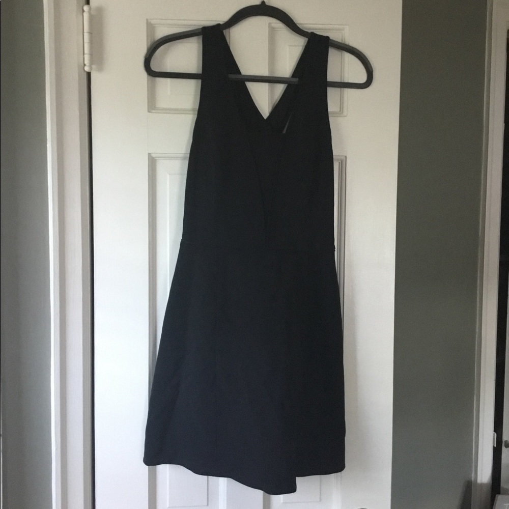 Theory Short Black Cross Cross Back